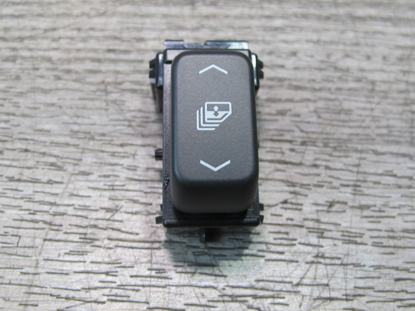 2008-2009 Hummer H2 Rear Left or Right Door Window Switch 10386171