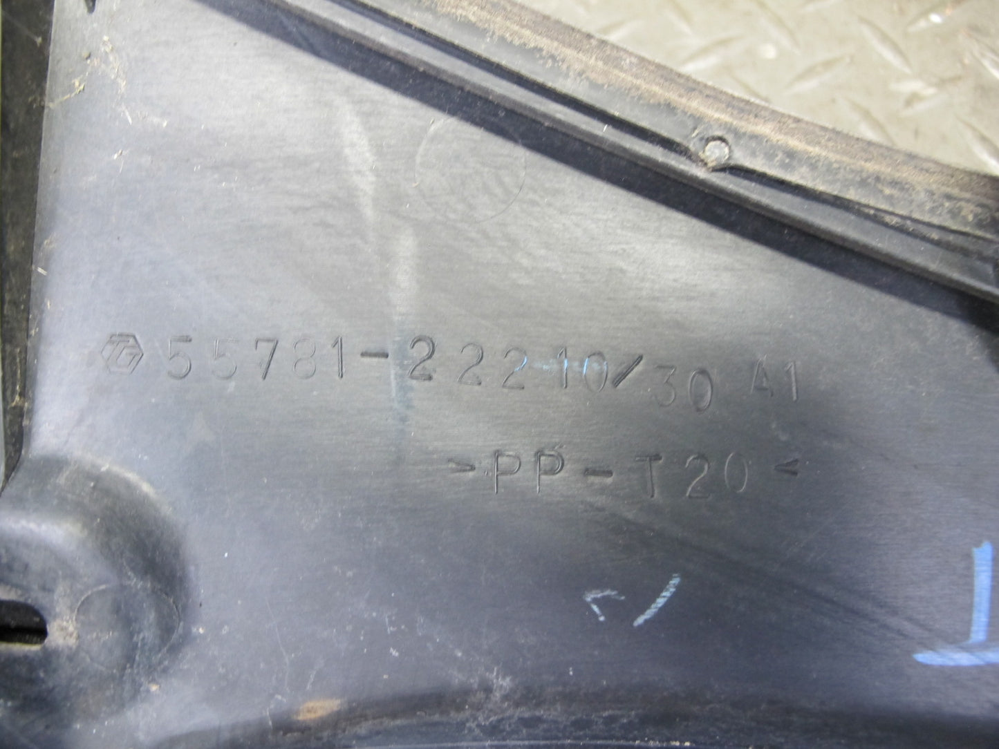 96-00 Toyota Cresta MARK2 JZX100 Front Windshield Wiper Vent Cowl Trim Panel OEM