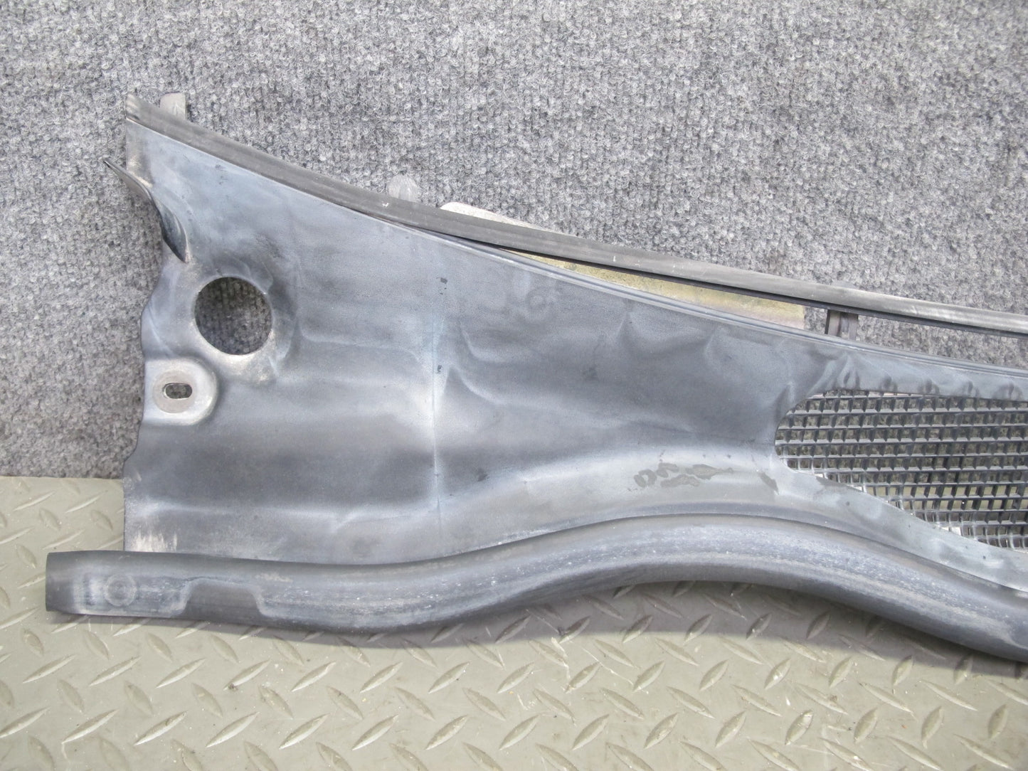 96-00 Toyota Cresta MARK2 JZX100 Front Windshield Wiper Vent Cowl Trim Panel OEM