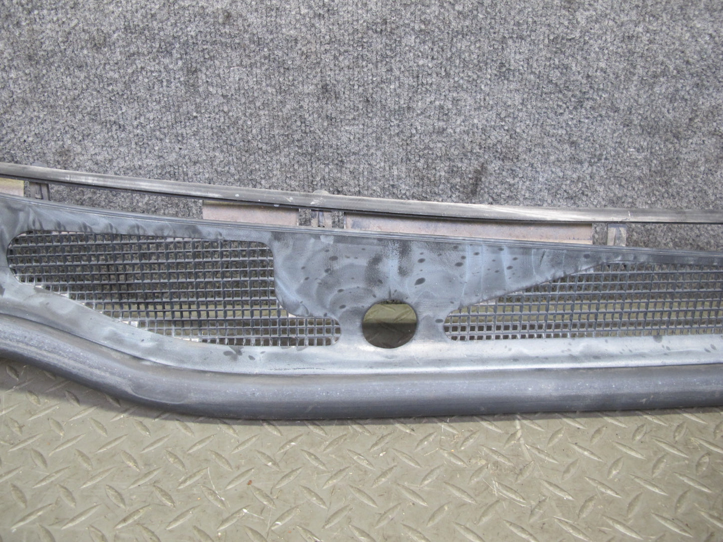 96-00 Toyota Cresta MARK2 JZX100 Front Windshield Wiper Vent Cowl Trim Panel OEM