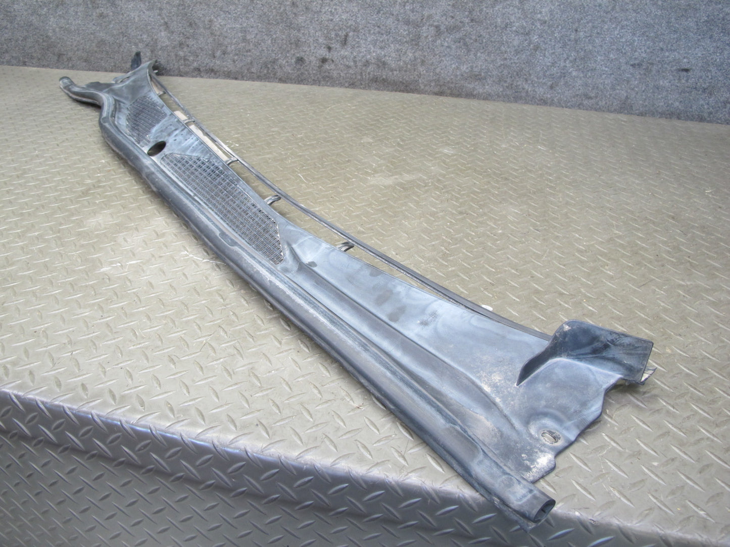 96-00 Toyota Cresta MARK2 JZX100 Front Windshield Wiper Vent Cowl Trim Panel OEM