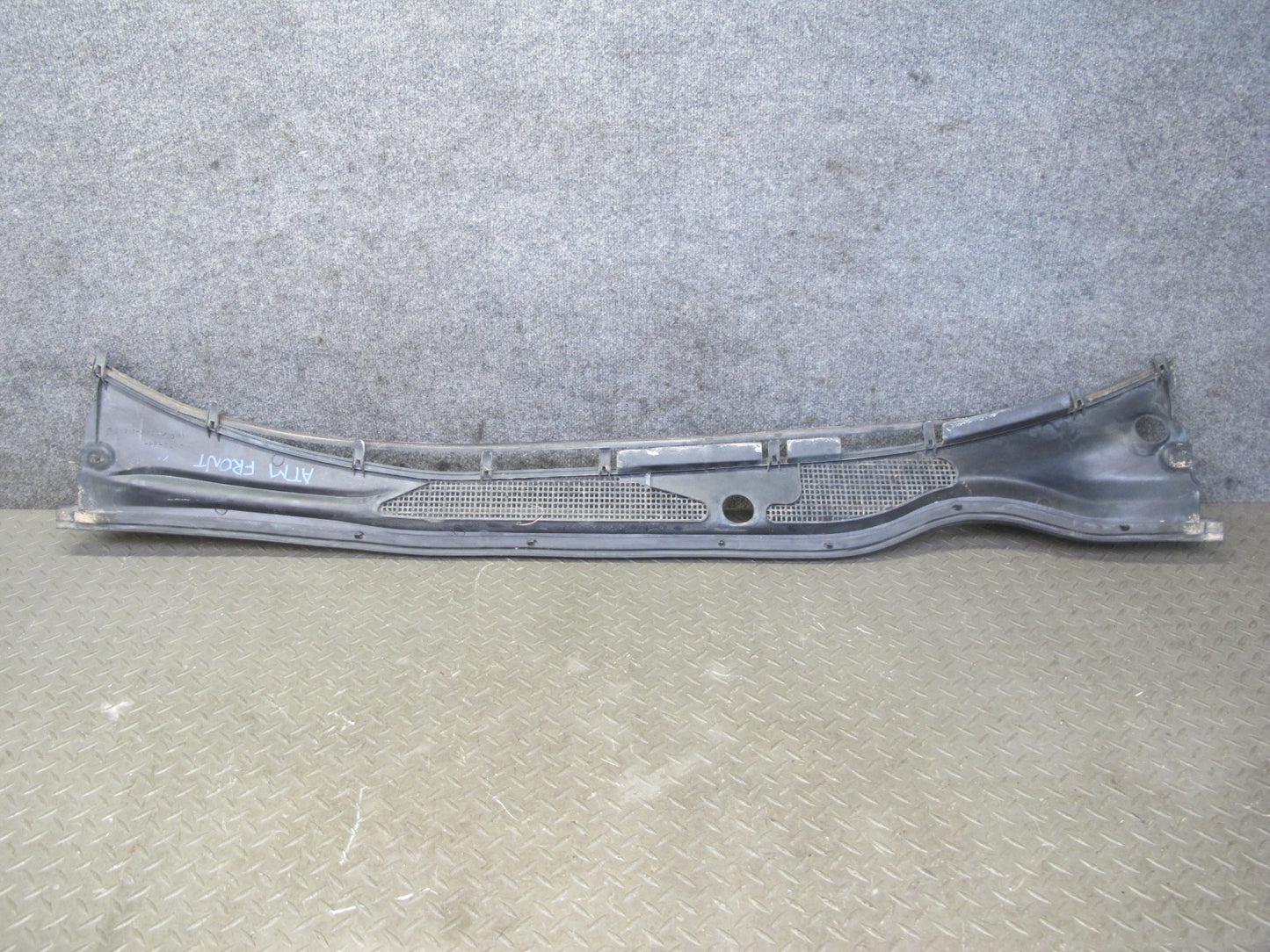 96-00 Toyota Cresta MARK2 JZX100 Front Windshield Wiper Vent Cowl Trim Panel OEM