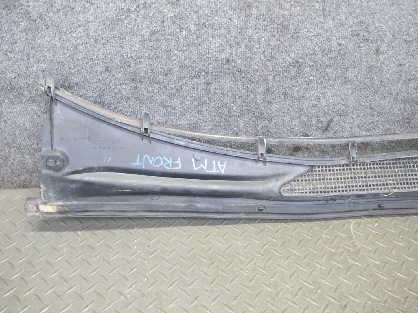 96-00 Toyota Cresta MARK2 JZX100 Front Windshield Wiper Vent Cowl Trim Panel OEM