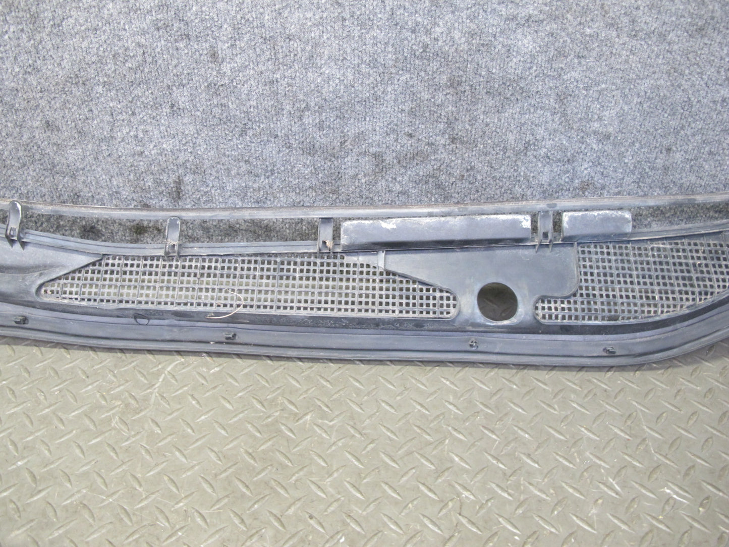 96-00 Toyota Cresta MARK2 JZX100 Front Windshield Wiper Vent Cowl Trim Panel OEM