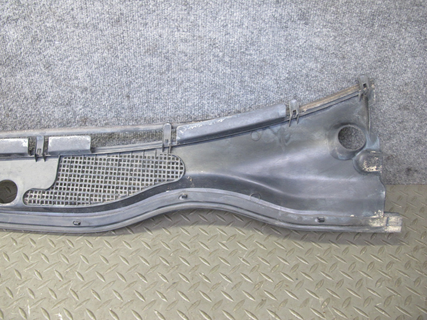 96-00 Toyota Cresta MARK2 JZX100 Front Windshield Wiper Vent Cowl Trim Panel OEM