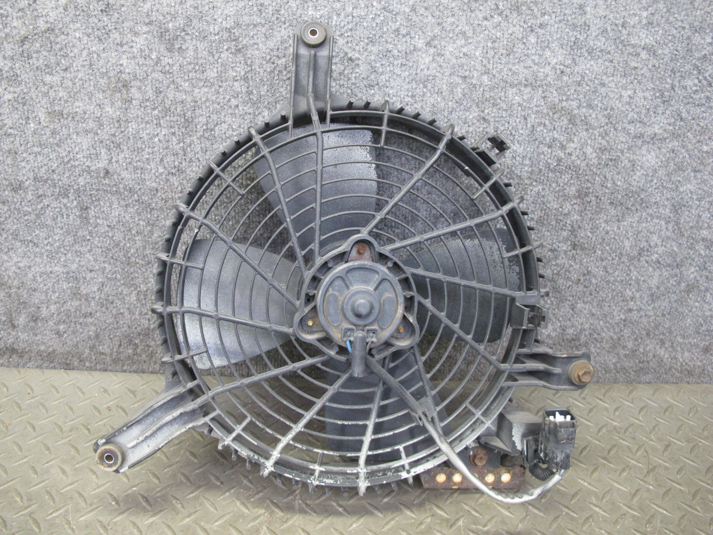 95-00 Lexus UCF20L LS400 4-BLADE Engine Cooling Fan Motor w Shroud OEM