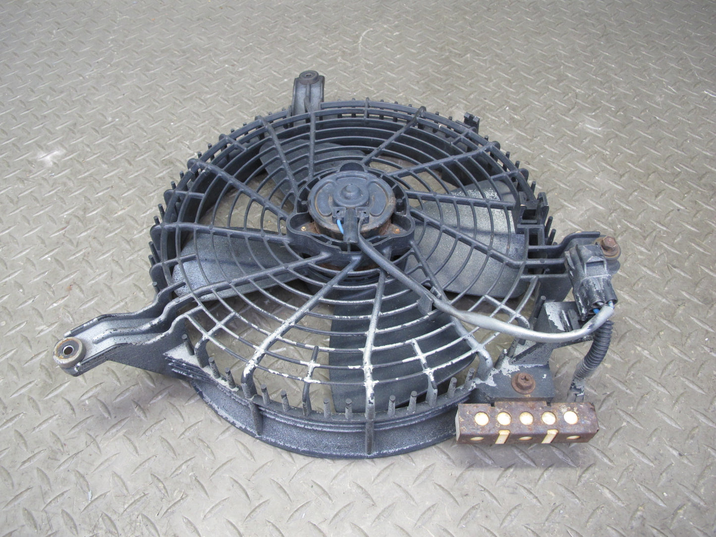 95-00 Lexus UCF20L LS400 4-BLADE Engine Cooling Fan Motor w Shroud OEM