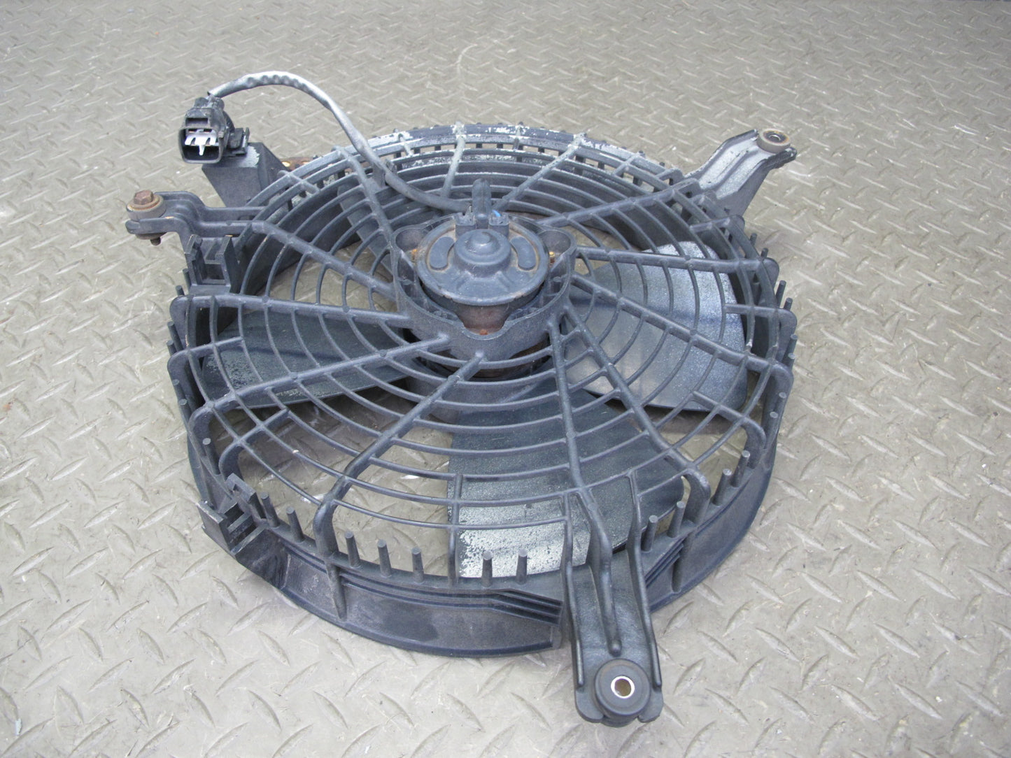 95-00 Lexus UCF20L LS400 4-BLADE Engine Cooling Fan Motor w Shroud OEM