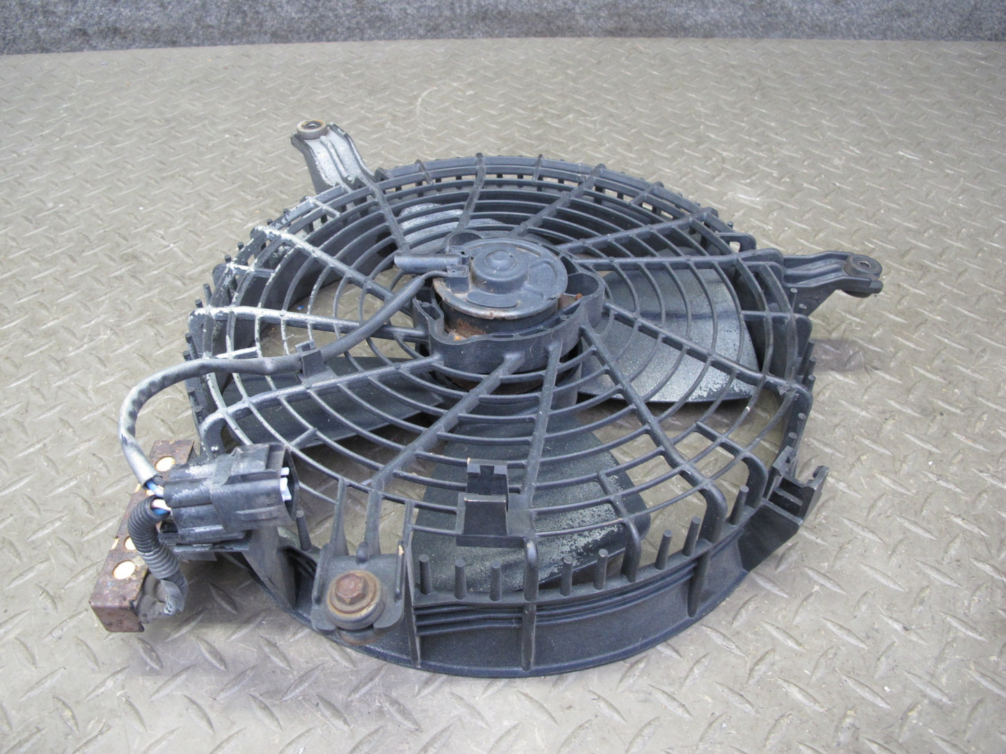 95-00 Lexus UCF20L LS400 4-BLADE Engine Cooling Fan Motor w Shroud OEM