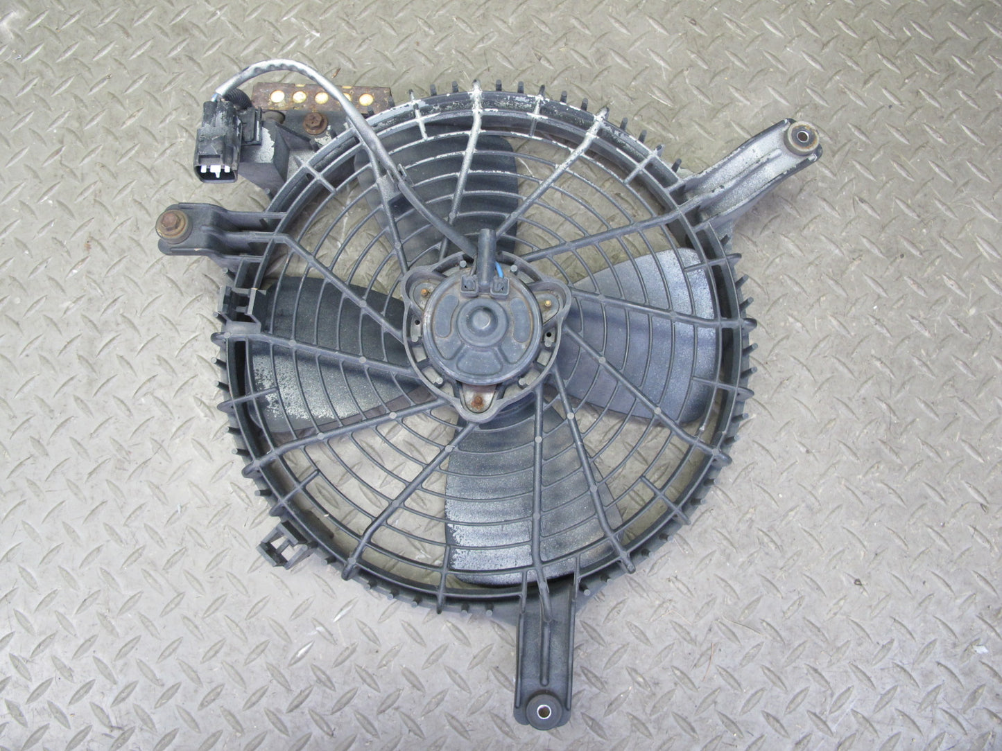 95-00 Lexus UCF20L LS400 4-BLADE Engine Cooling Fan Motor w Shroud OEM