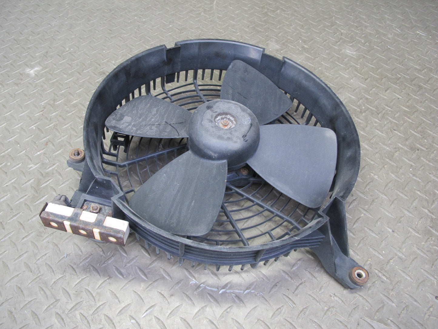 95-00 Lexus UCF20L LS400 4-BLADE Engine Cooling Fan Motor w Shroud OEM