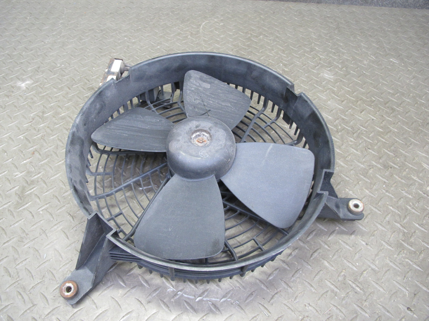 95-00 Lexus UCF20L LS400 4-BLADE Engine Cooling Fan Motor w Shroud OEM