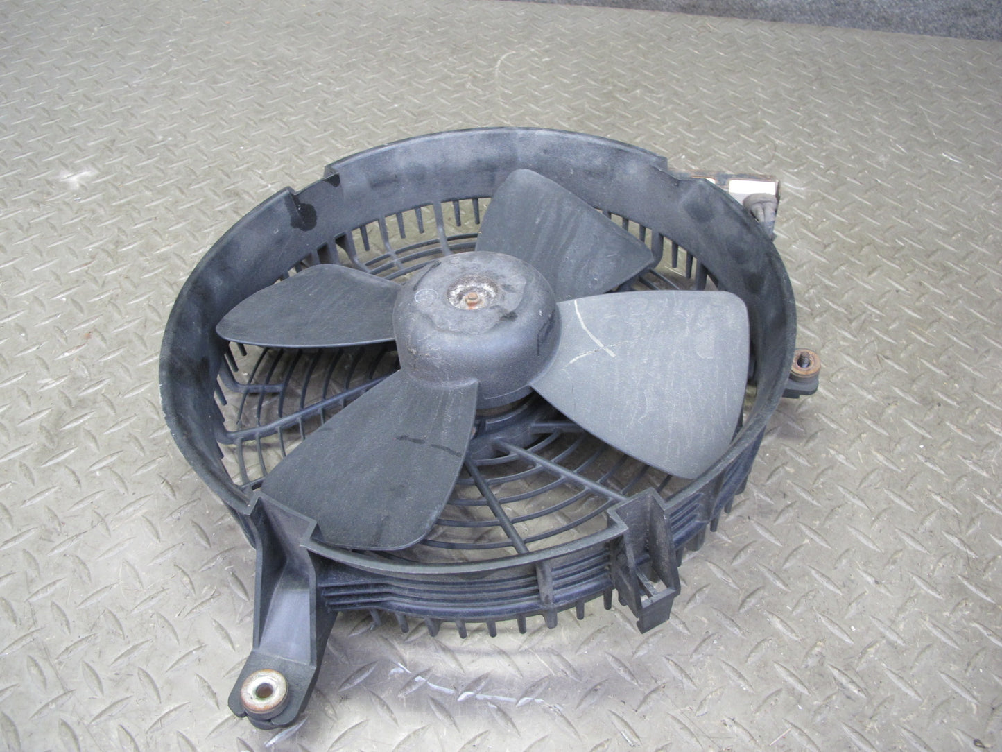 95-00 Lexus UCF20L LS400 4-BLADE Engine Cooling Fan Motor w Shroud OEM
