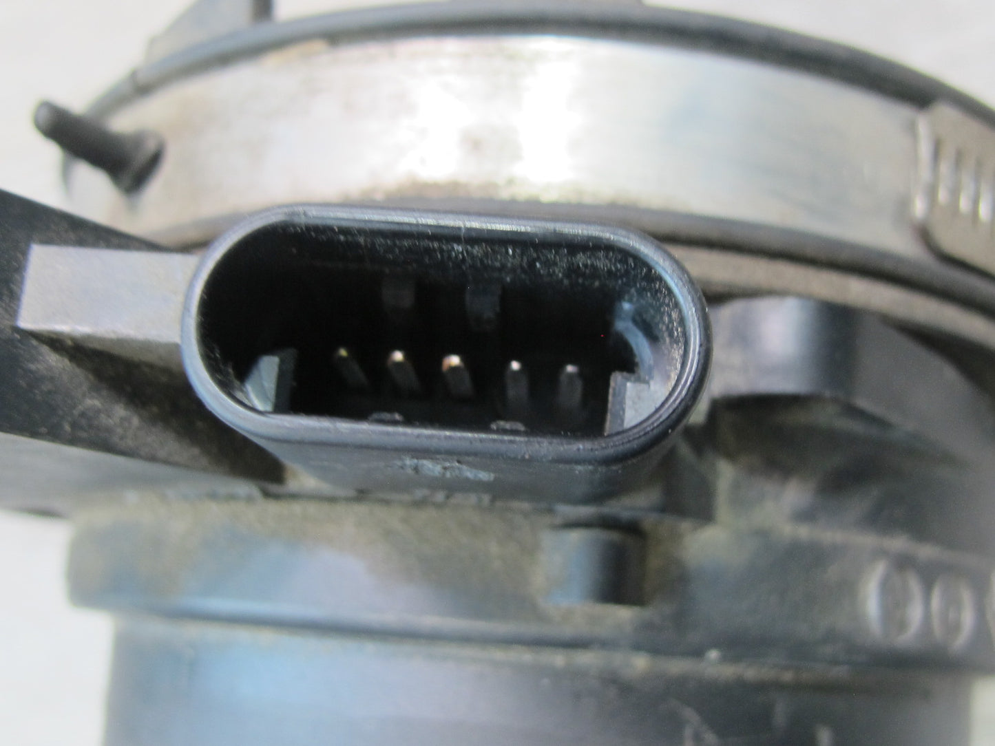 2008-2009 Hummer H2 Mass Air Flow Meter MAF Sensor 15904068