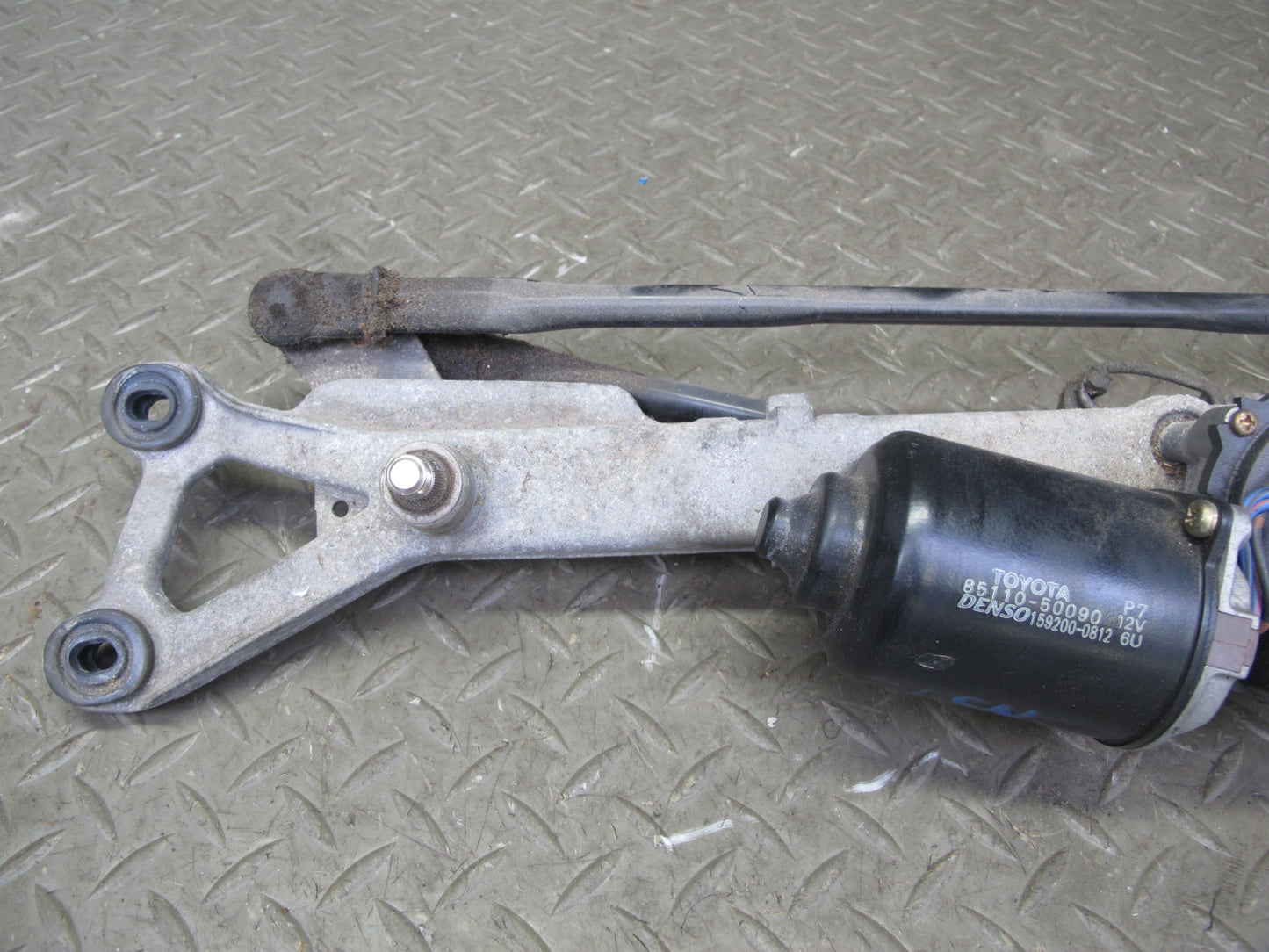 95-00 Lexus UCF20L LS400 Windshield Wiper Transmission Linkage w Motor OEM