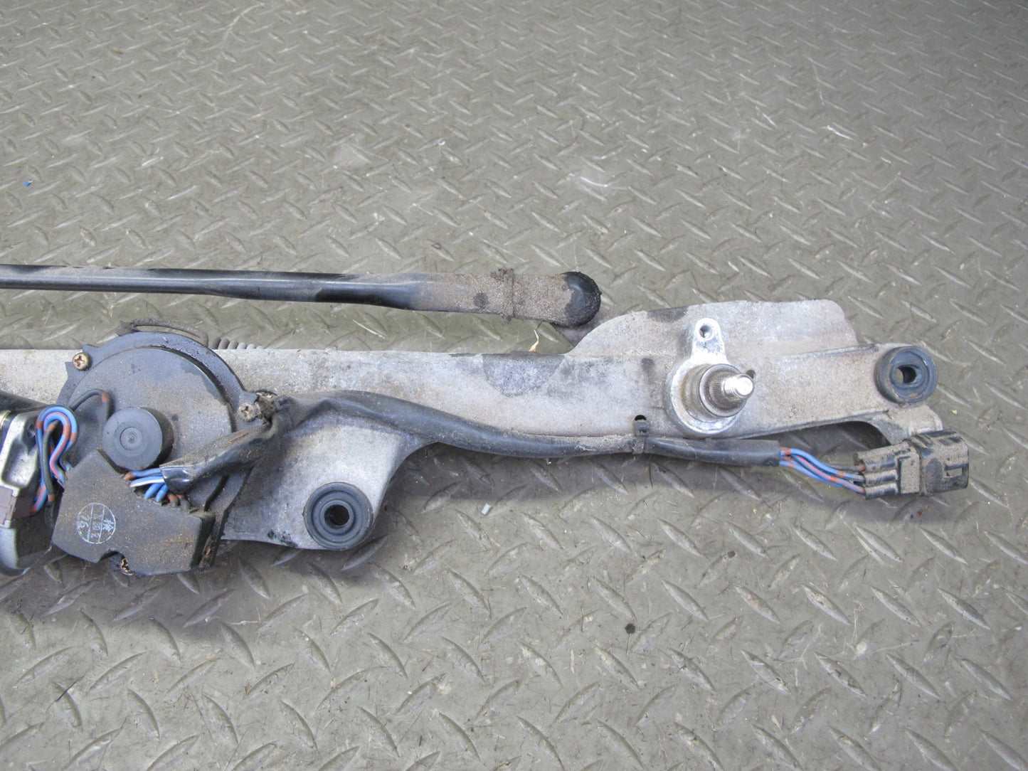 95-00 Lexus UCF20L LS400 Windshield Wiper Transmission Linkage w Motor OEM