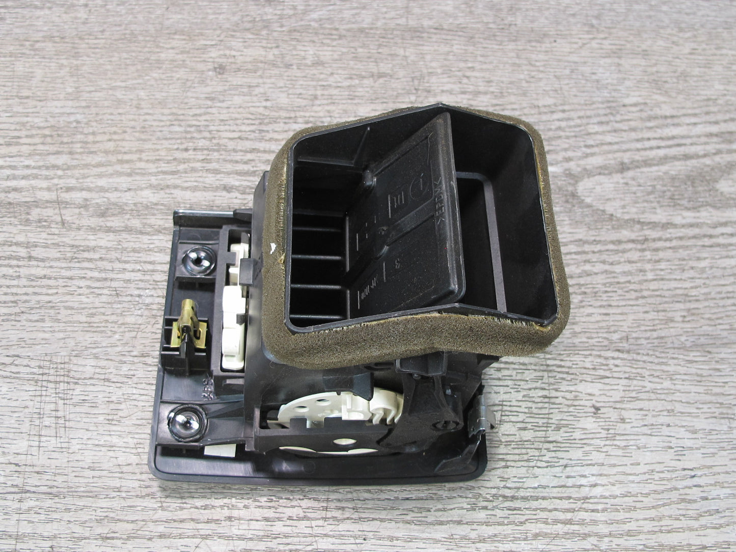 2008-2009 Hummer H2 Dash Front Right A/C Air Vent Grille