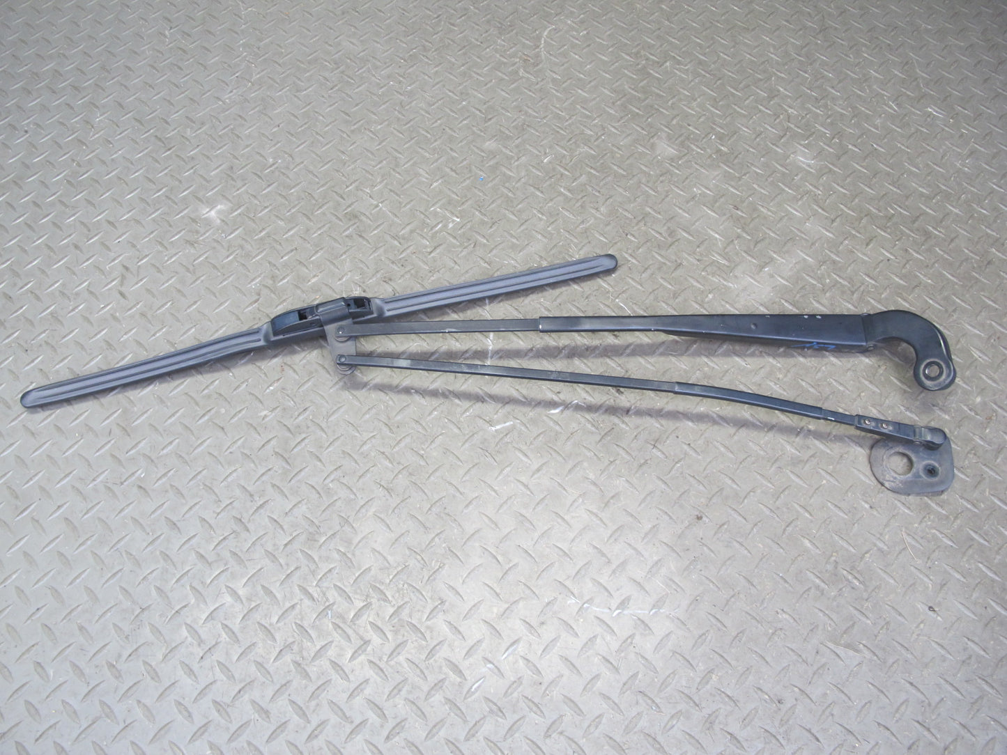 95-00 Lexus UCF20L LS400 Set of 2 Front Left & Right Windshield Wiper Arm OEM