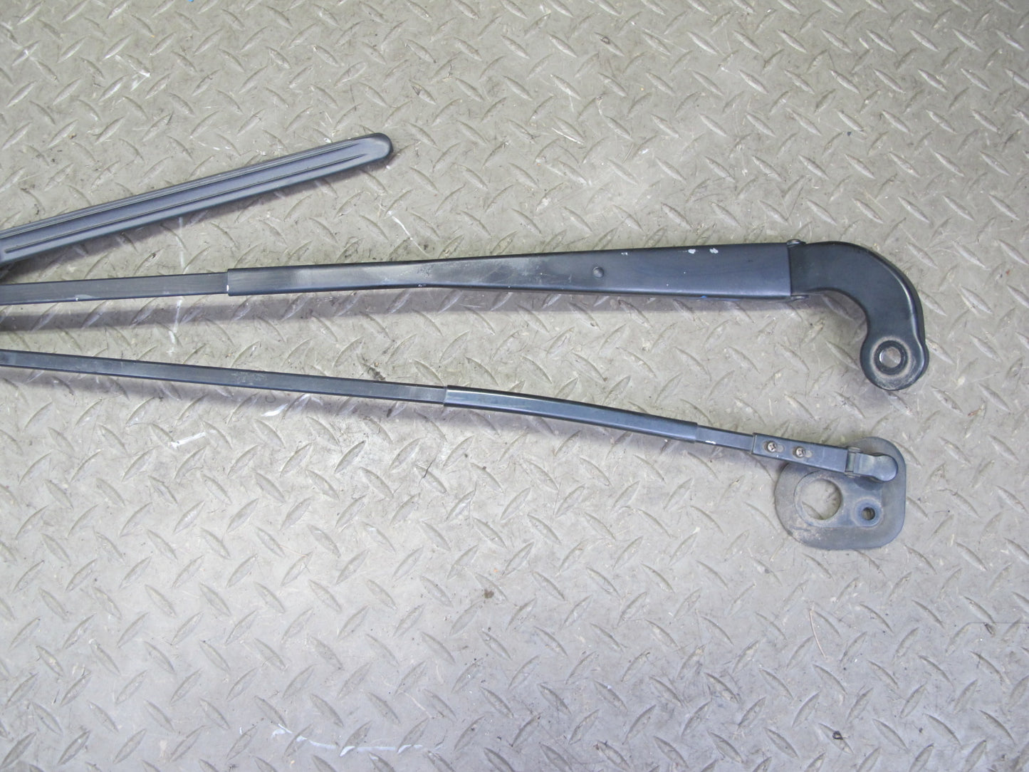 95-00 Lexus UCF20L LS400 Set of 2 Front Left & Right Windshield Wiper Arm OEM