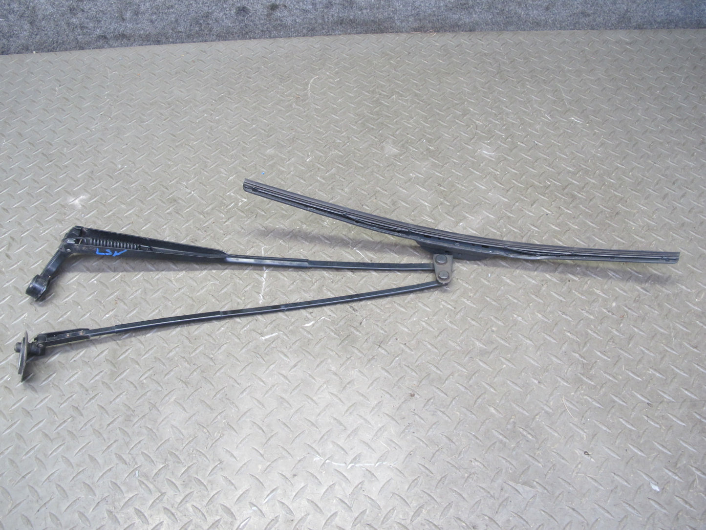 95-00 Lexus UCF20L LS400 Set of 2 Front Left & Right Windshield Wiper Arm OEM