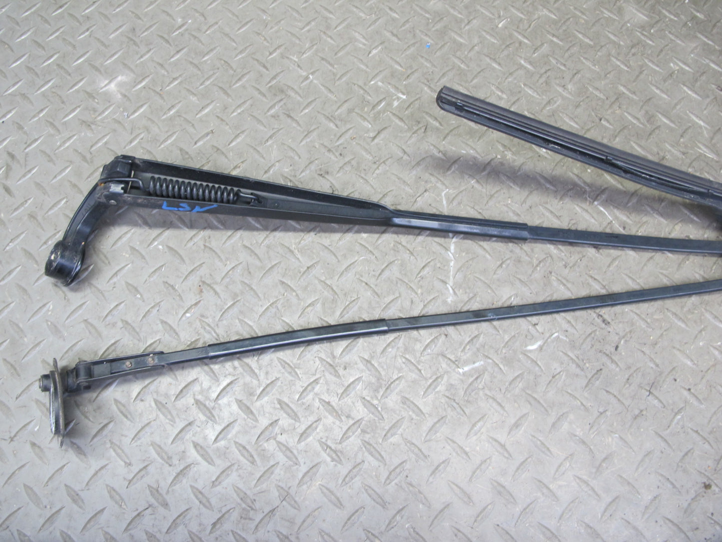 95-00 Lexus UCF20L LS400 Set of 2 Front Left & Right Windshield Wiper Arm OEM