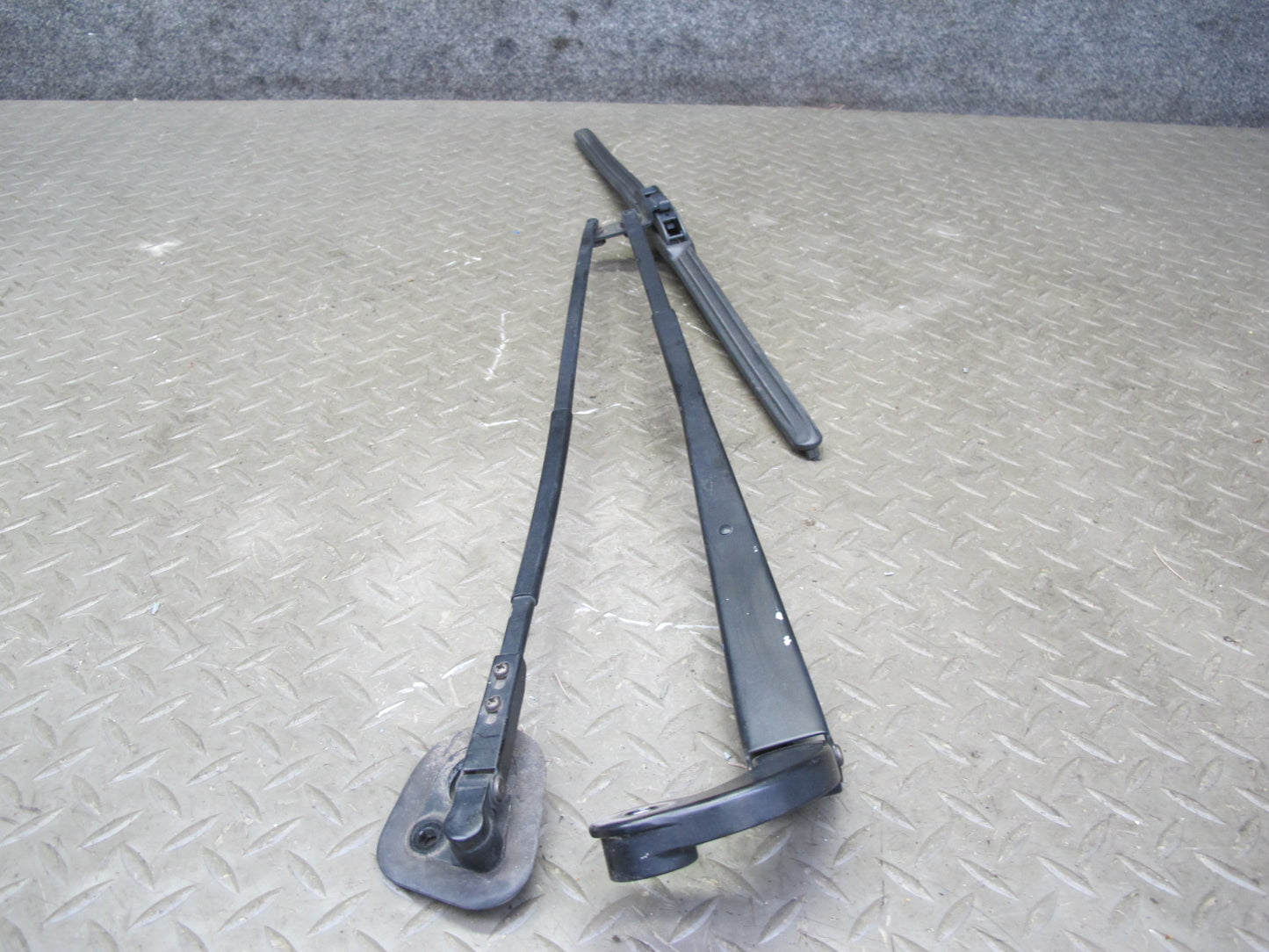 95-00 Lexus UCF20L LS400 Set of 2 Front Left & Right Windshield Wiper Arm OEM