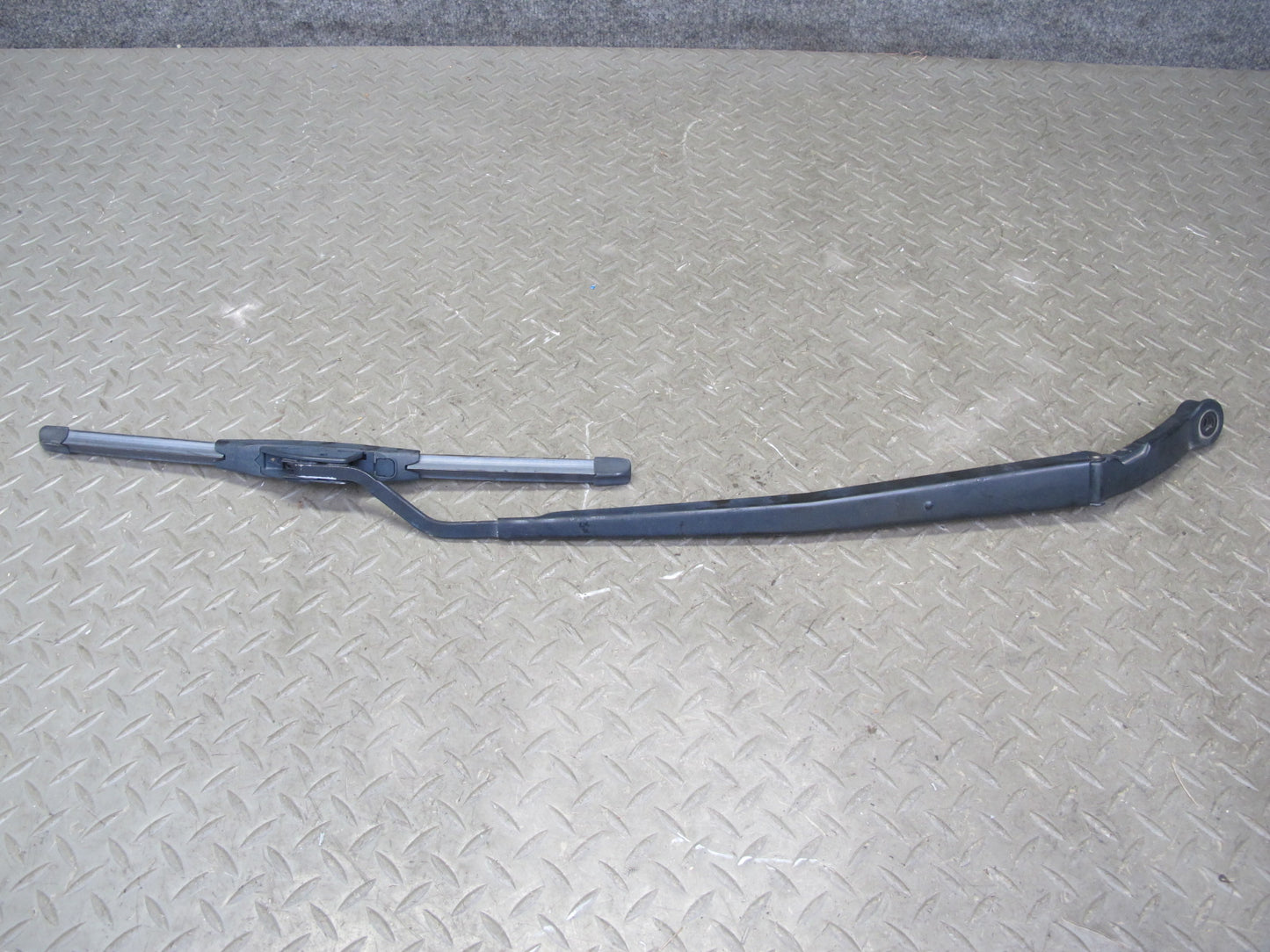 95-00 Lexus UCF20L LS400 Set of 2 Front Left & Right Windshield Wiper Arm OEM