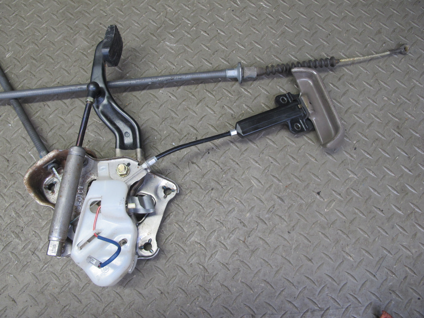 98-00 Lexus LS400 Emergency Parking Brake Pedal w Release Handle & Cable Set OEM