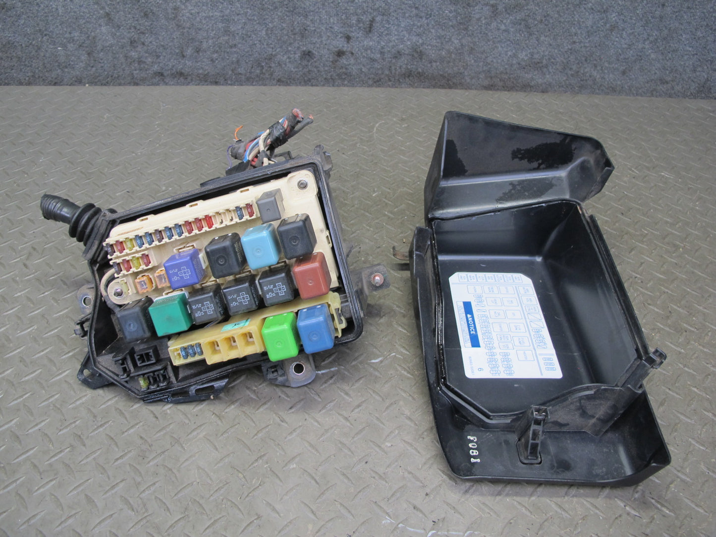 98-00 Lexus UCF20L LS400 Engine Bay Fuse Relay Box Module OEM