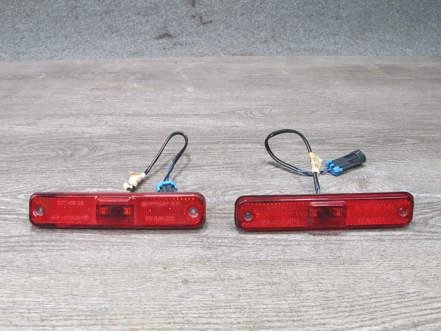 2008-2009 Hummer H2 Rear Left & Right Side Marker Light Lamp Set of 2
