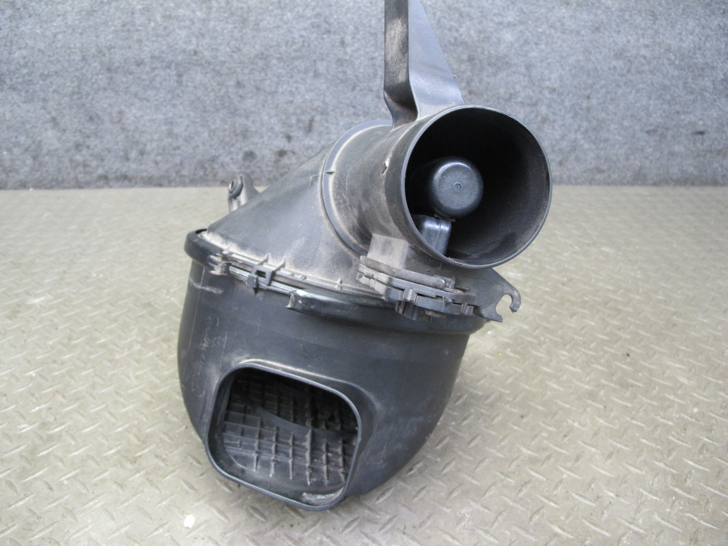 98-00 Lexus UCF20L LS400 Air Intake Cleaner Filter Box w MAF Sensor Assy OEM