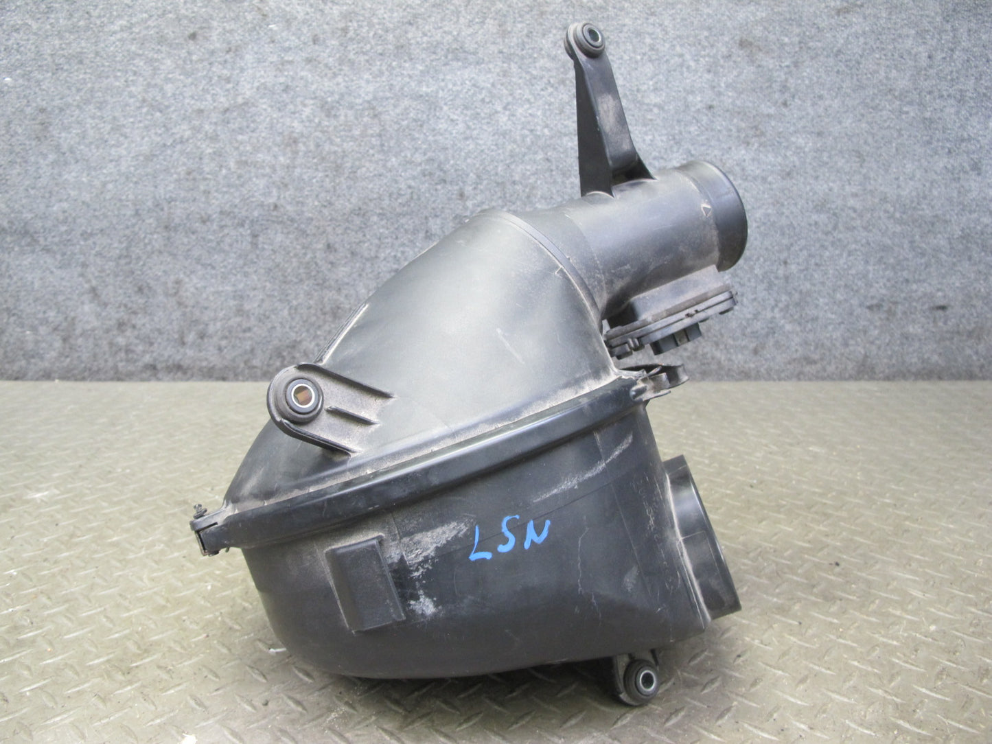 98-00 Lexus UCF20L LS400 Air Intake Cleaner Filter Box w MAF Sensor Assy OEM