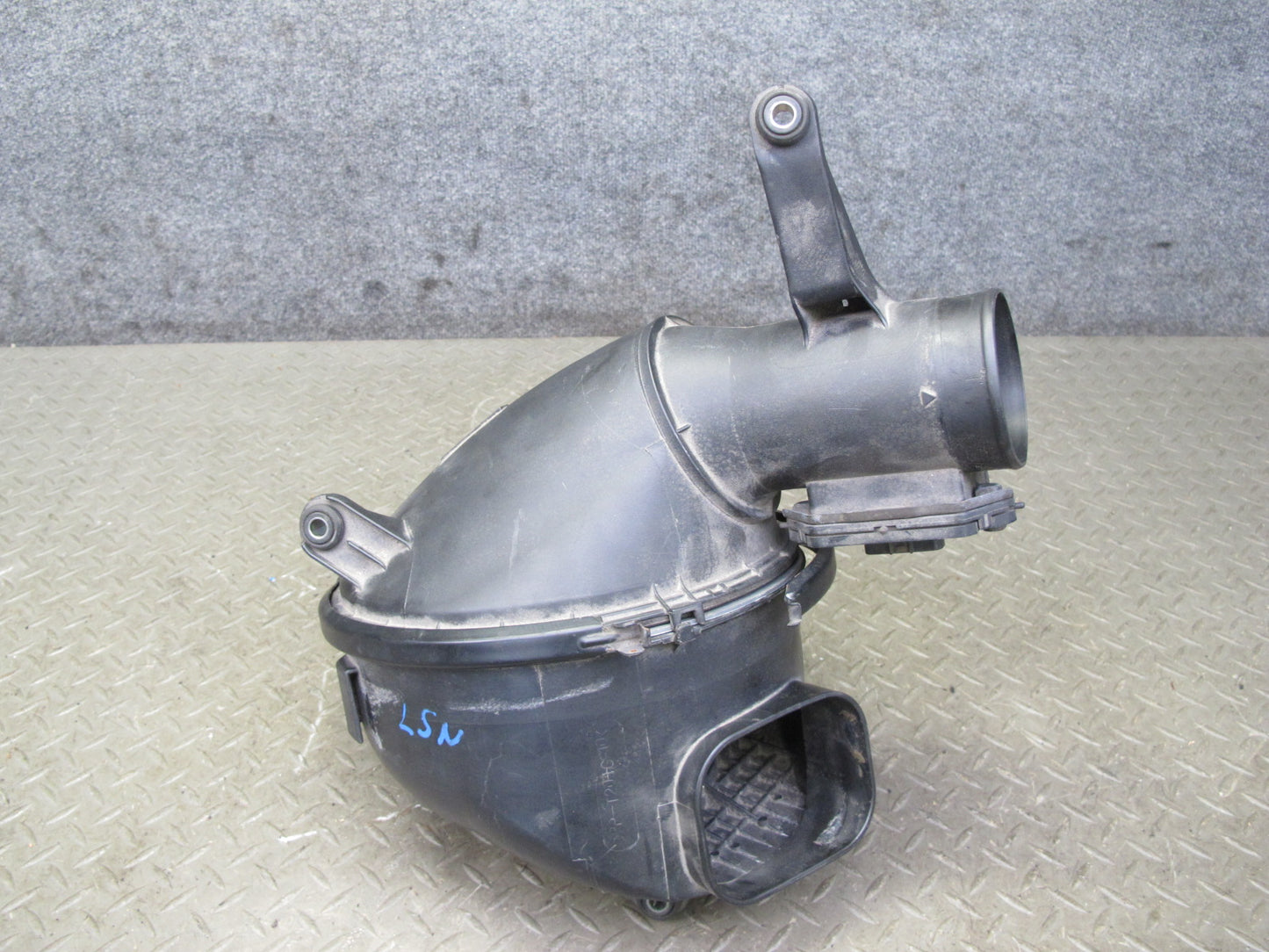 98-00 Lexus UCF20L LS400 Air Intake Cleaner Filter Box w MAF Sensor Assy OEM