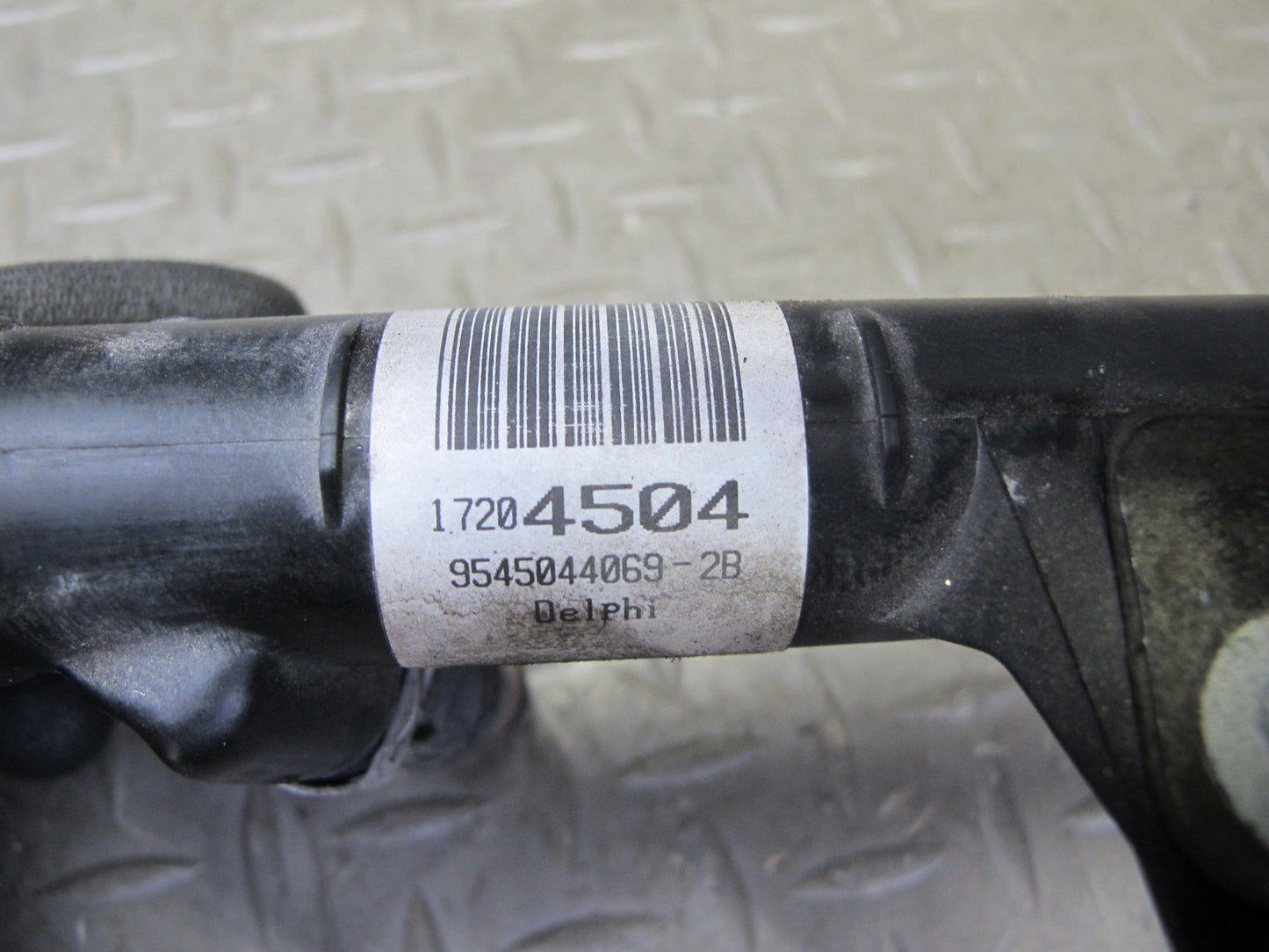 2003-2007 Hummer H2 6.0L Engine High Pressure Fuel Rail W/ Injector Set