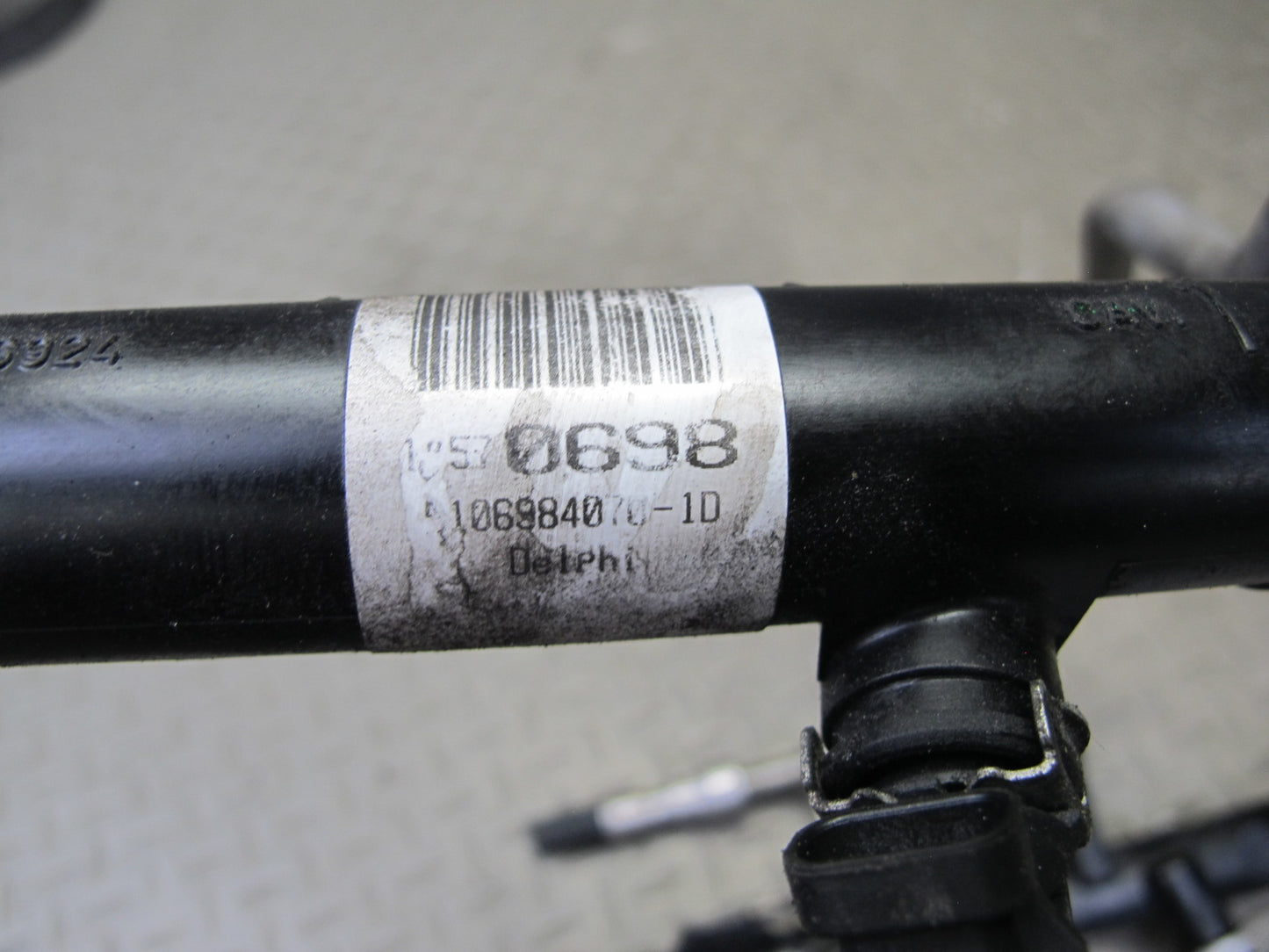 2003-2007 Hummer H2 6.0L Engine High Pressure Fuel Rail W/ Injector Set