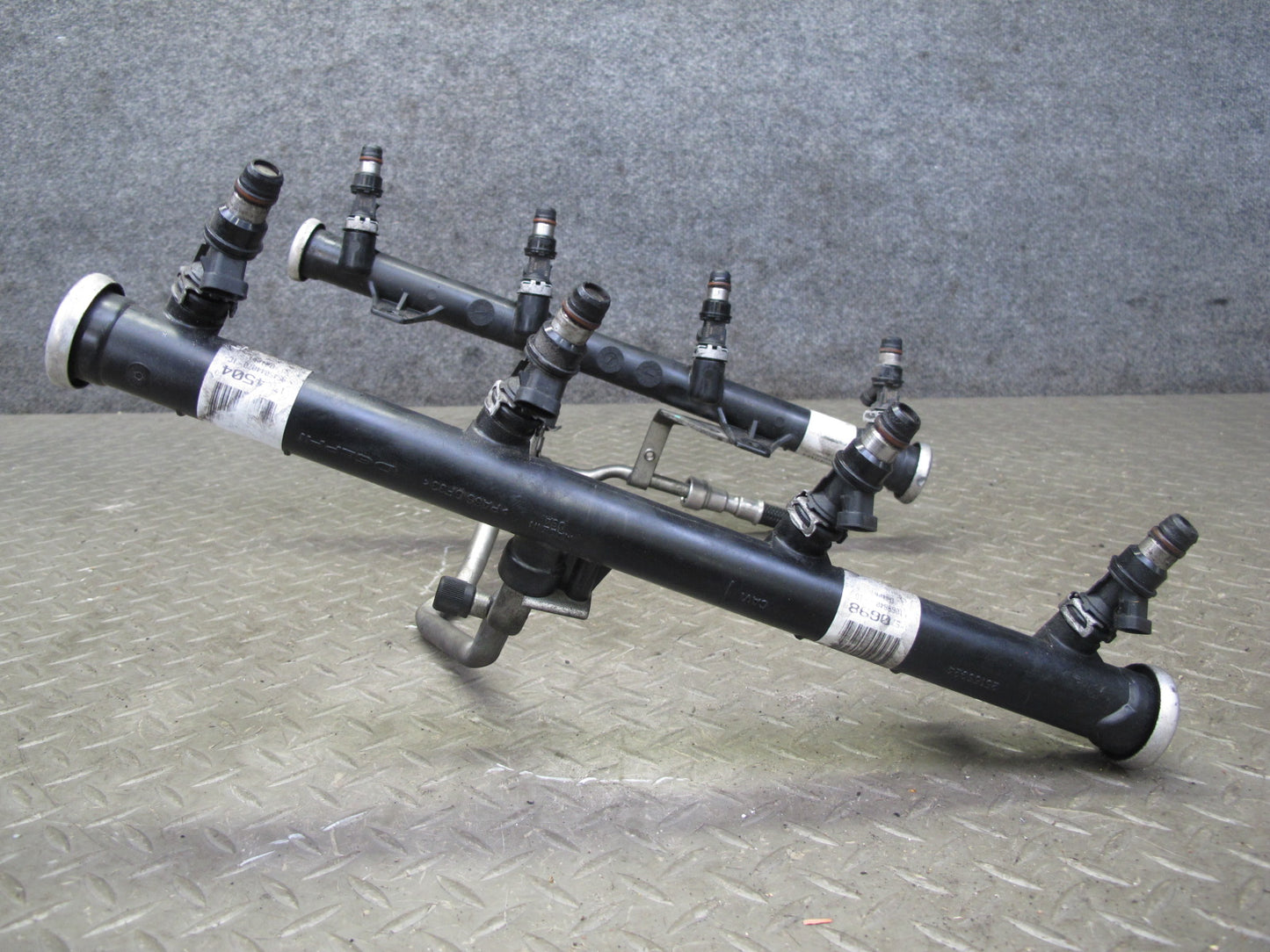 2003-2007 Hummer H2 6.0L Engine High Pressure Fuel Rail W/ Injector Set