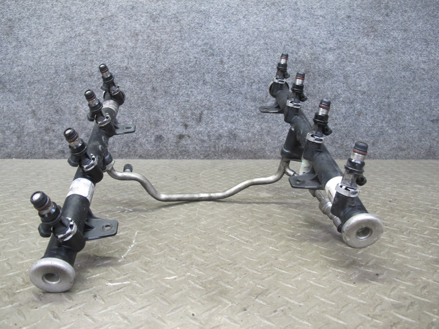 2003-2007 Hummer H2 6.0L Engine High Pressure Fuel Rail W/ Injector Set