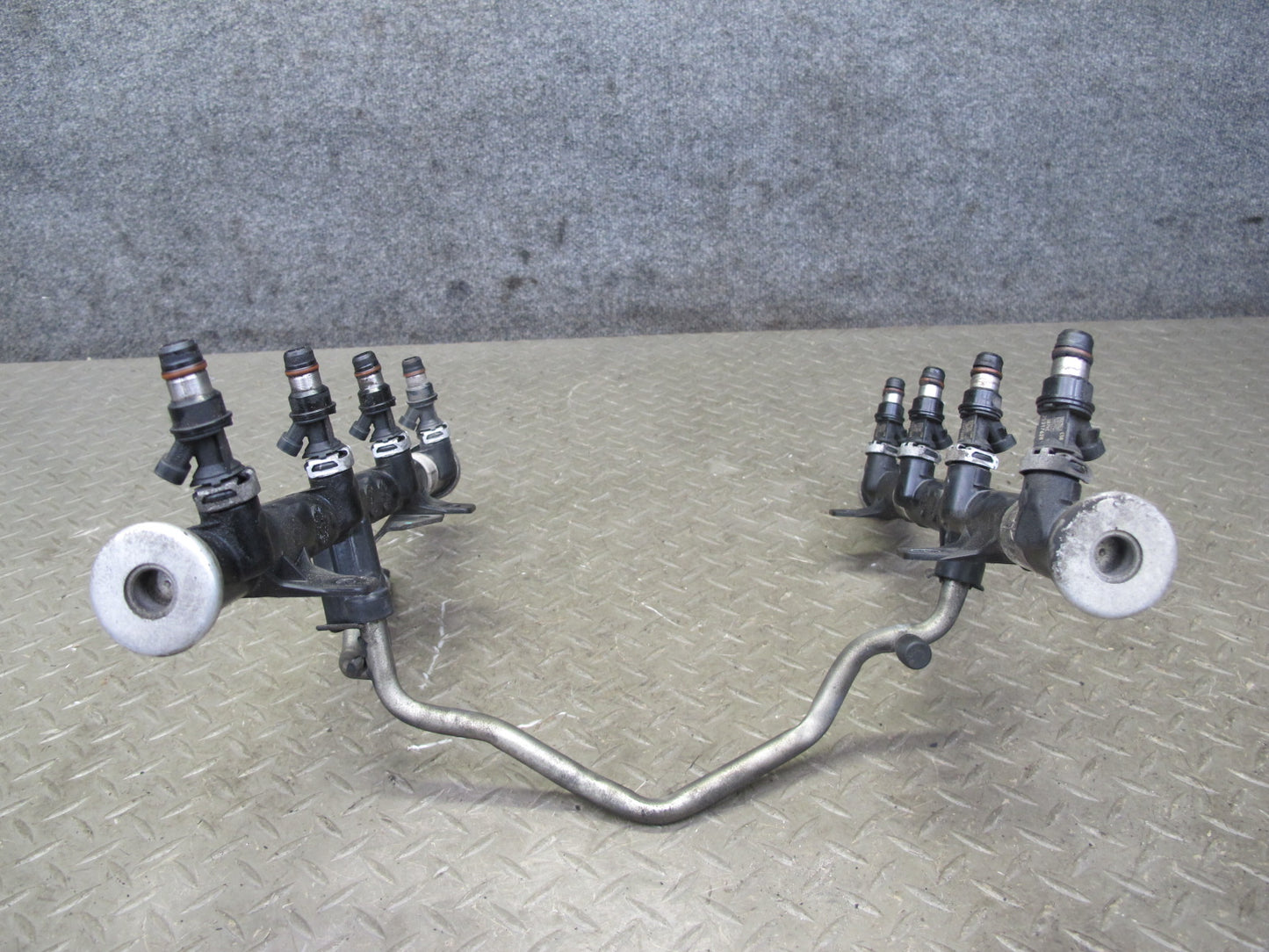 2003-2007 Hummer H2 6.0L Engine High Pressure Fuel Rail W/ Injector Set