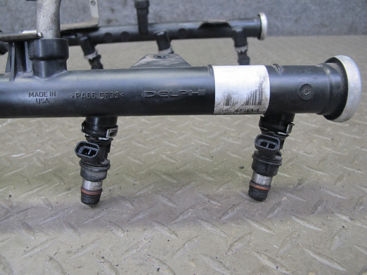 2003-2007 Hummer H2 6.0L Engine High Pressure Fuel Rail W/ Injector Set