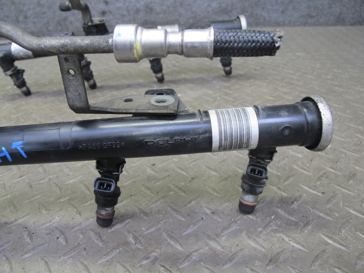 2003-2007 Hummer H2 6.0L Engine High Pressure Fuel Rail W/ Injector Set