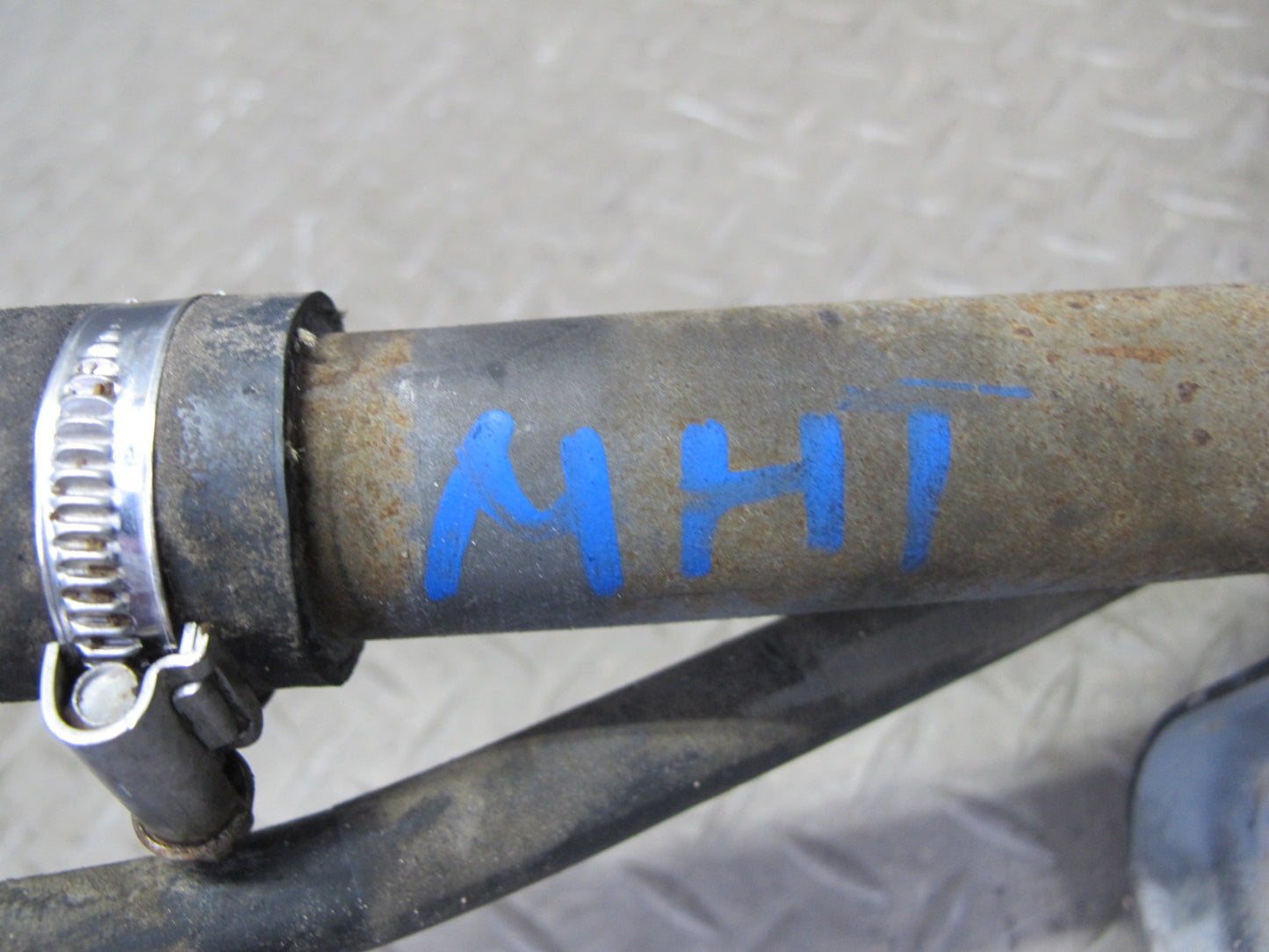 2004-2007 Hummer H2 Fuel Tank Filler Neck Pipe Line W/ Cap 15125310