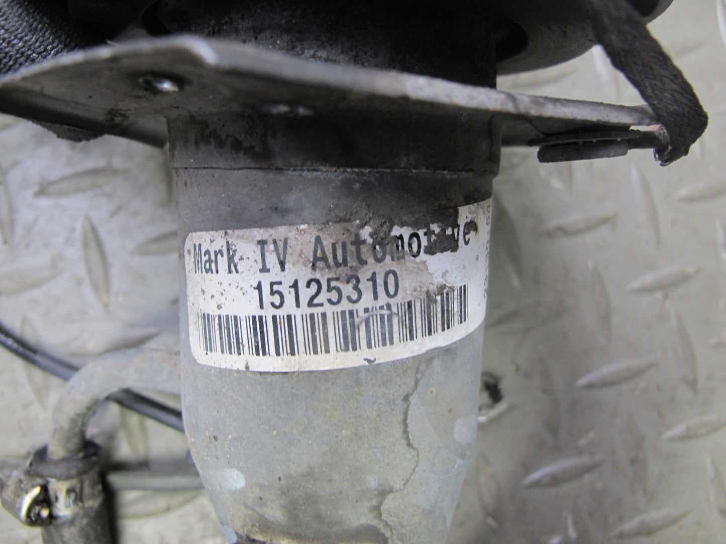 2004-2007 Hummer H2 Fuel Tank Filler Neck Pipe Line W/ Cap 15125310