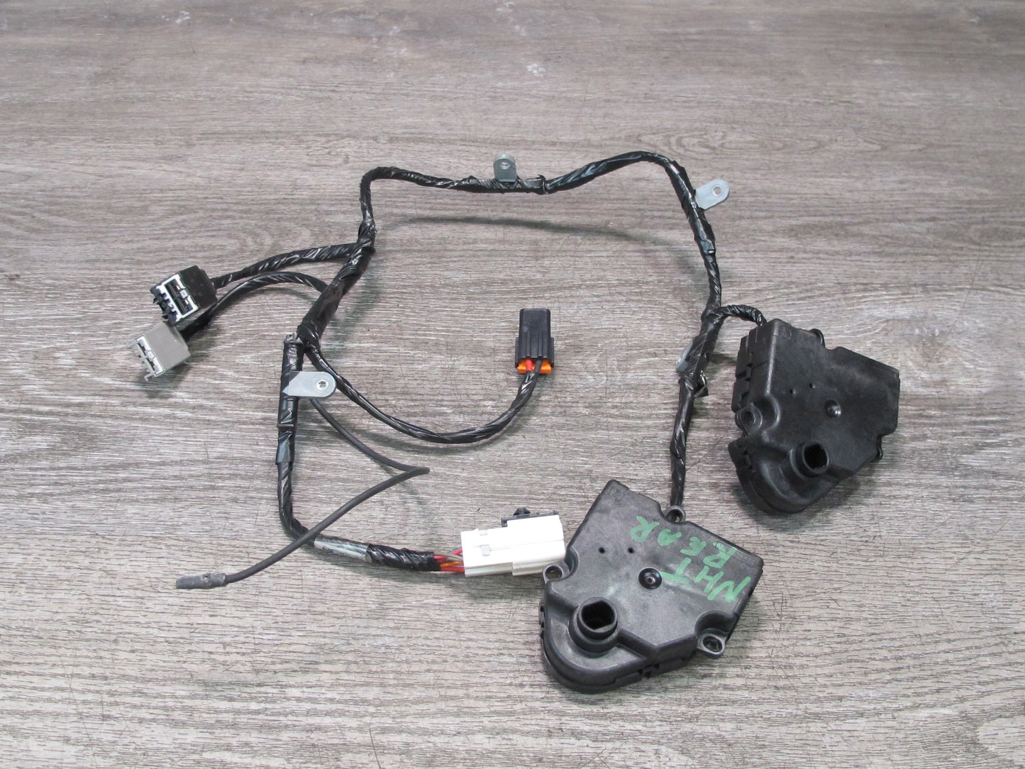 2008-2009 Hummer H2 A/C Heater Flap Door Actuator Motor Wiring Set