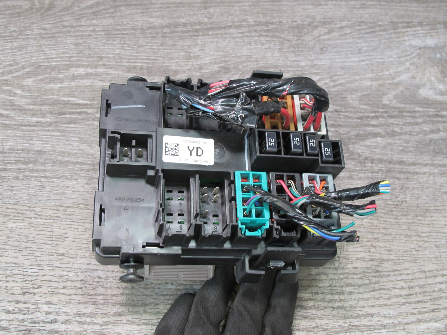 2008-2009 Hummer H2 Under Dash Cabin Junction Fuse Box 15780696