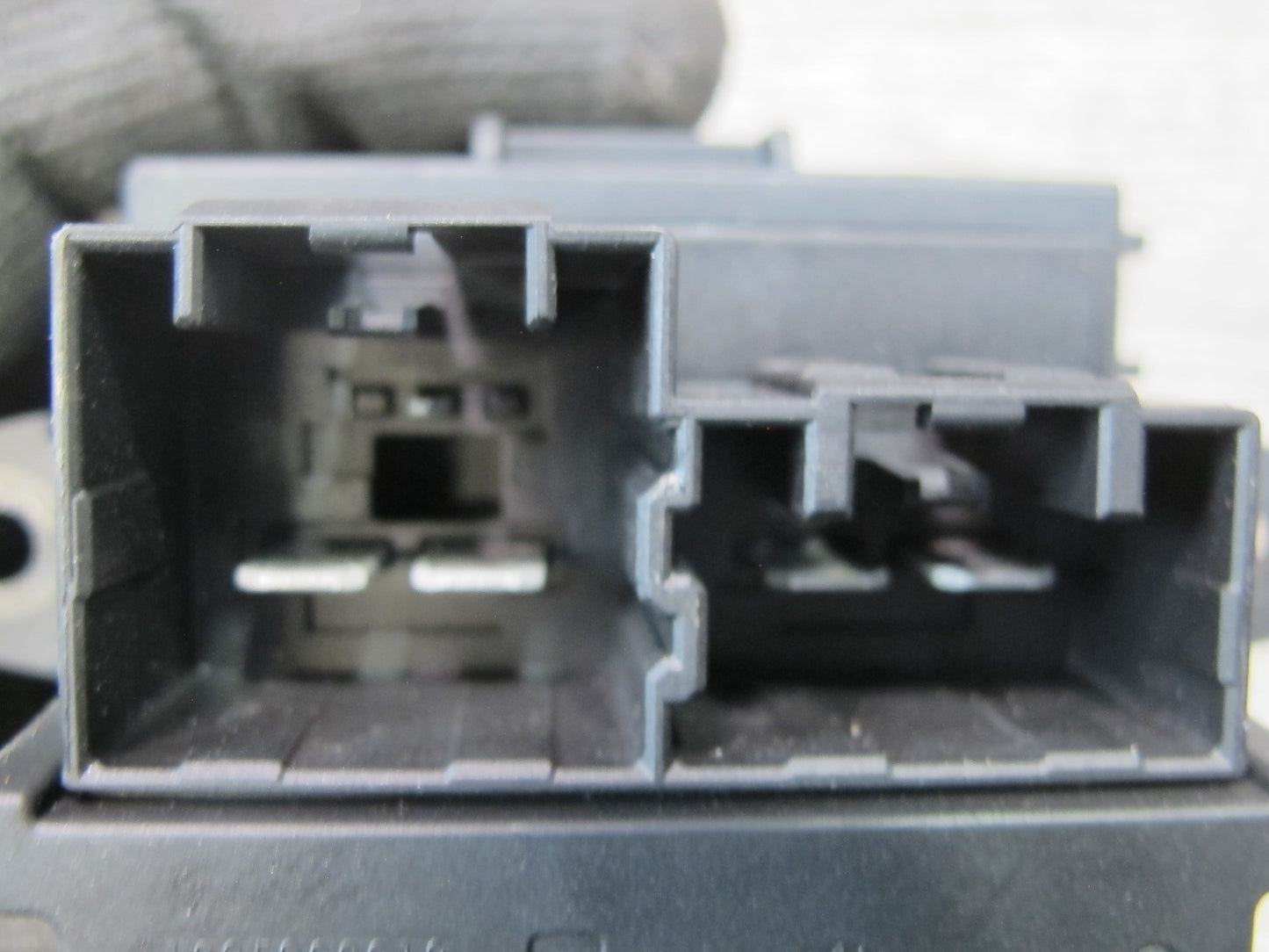 2008-2009 Hummer H2 Front A/C Heater Fan Blower Motor Resistor 84178783