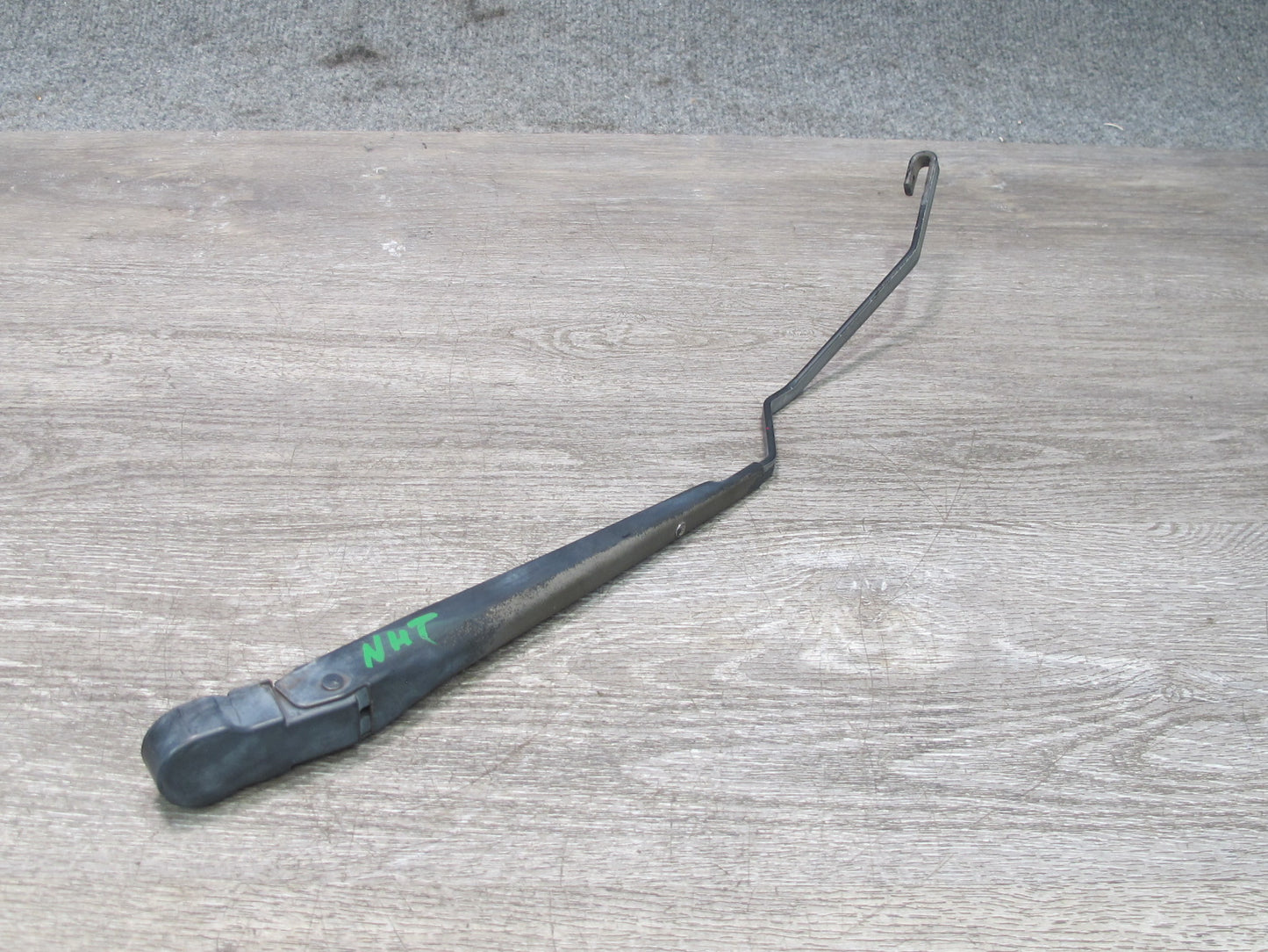 2008-2009 Hummer H2 Front Left & Right Wiper Arm Set of 2