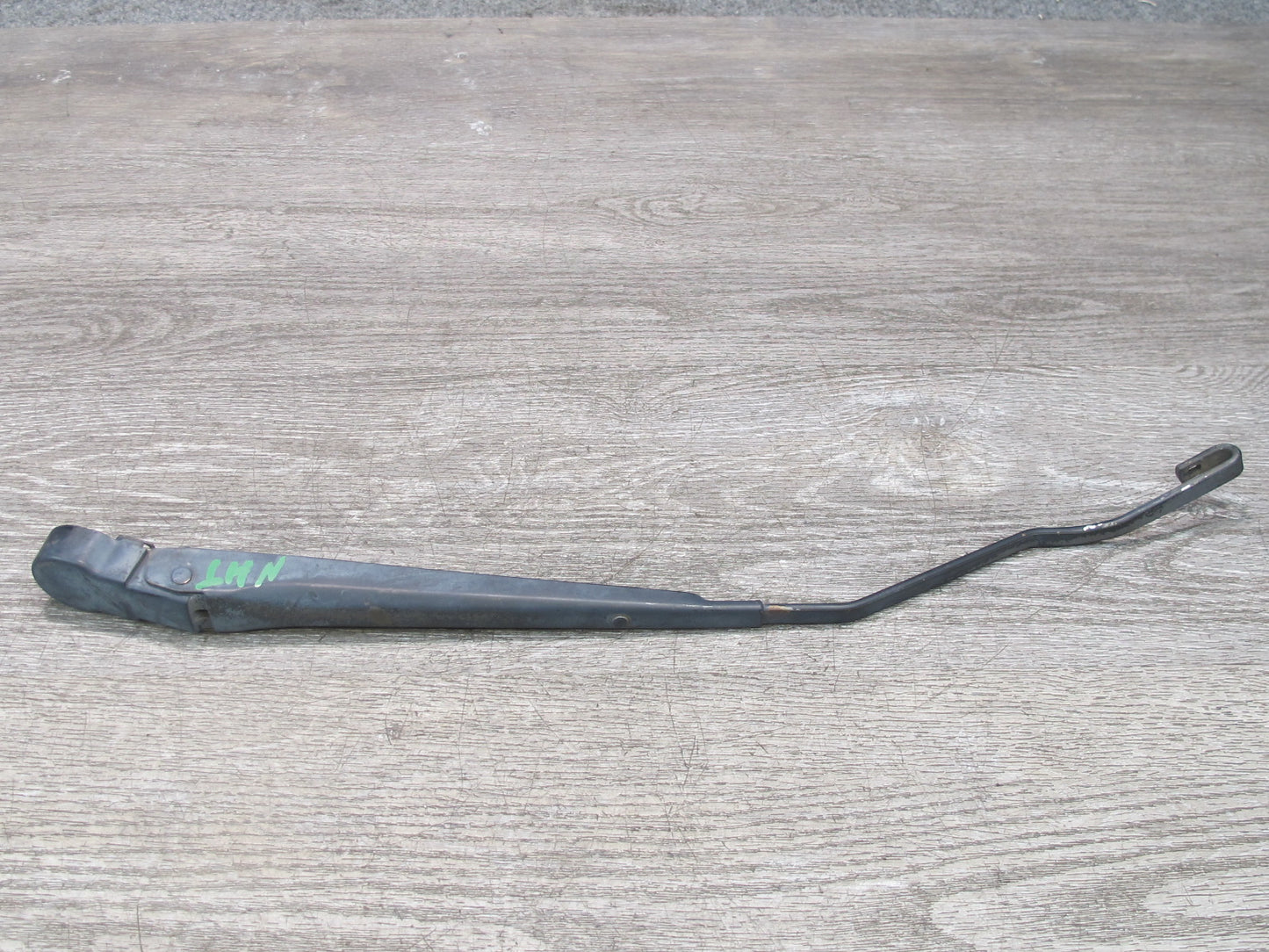 2008-2009 Hummer H2 Front Left & Right Wiper Arm Set of 2