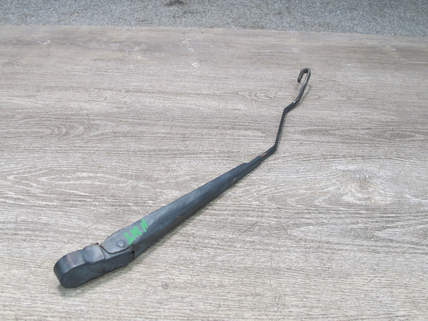 2008-2009 Hummer H2 Front Left & Right Wiper Arm Set of 2