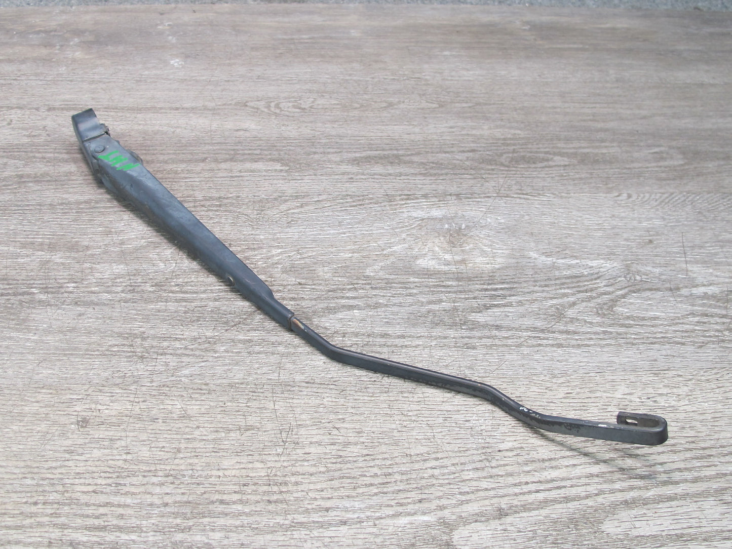 2008-2009 Hummer H2 Front Left & Right Wiper Arm Set of 2