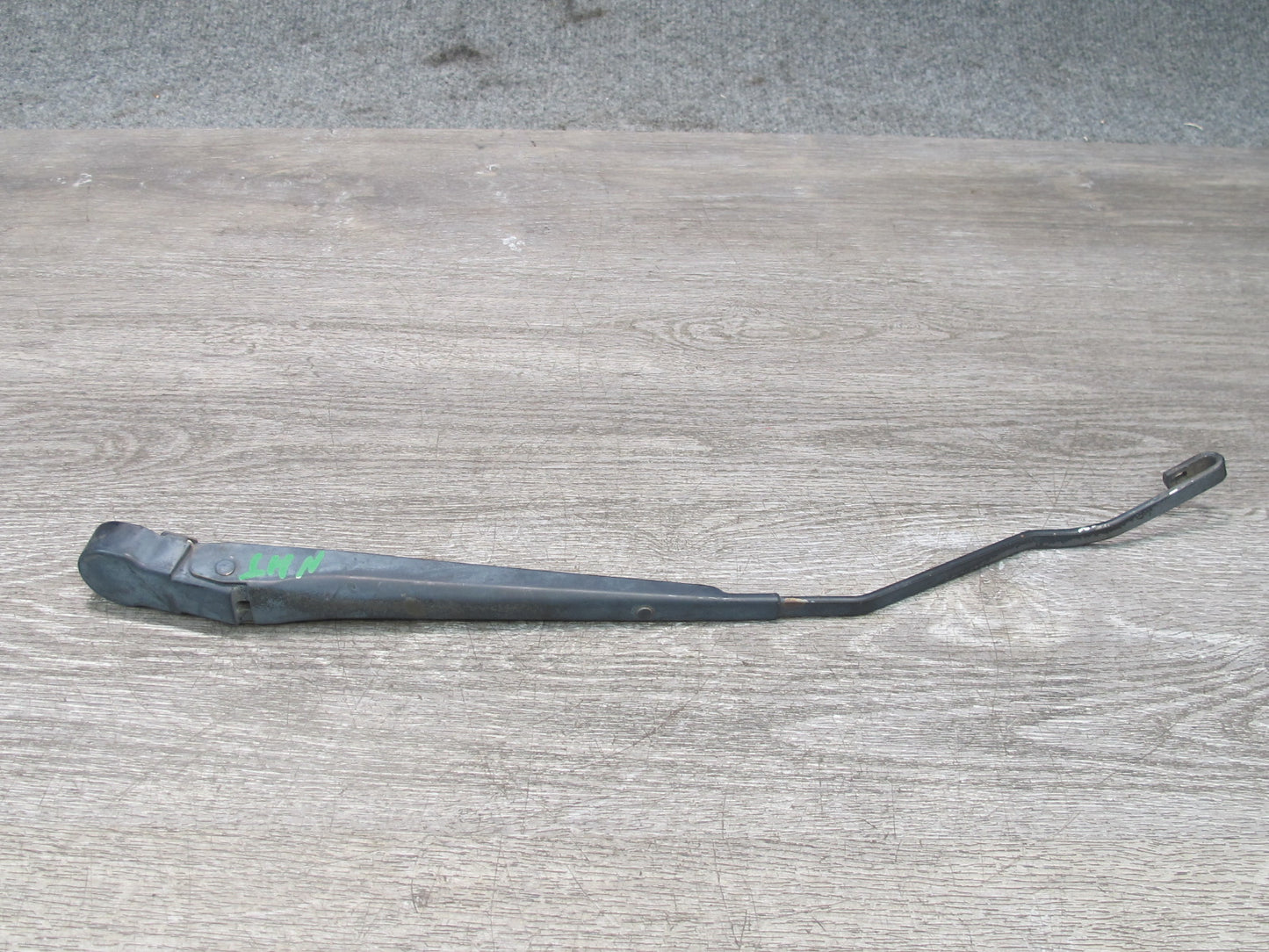 2008-2009 Hummer H2 Front Left & Right Wiper Arm Set of 2